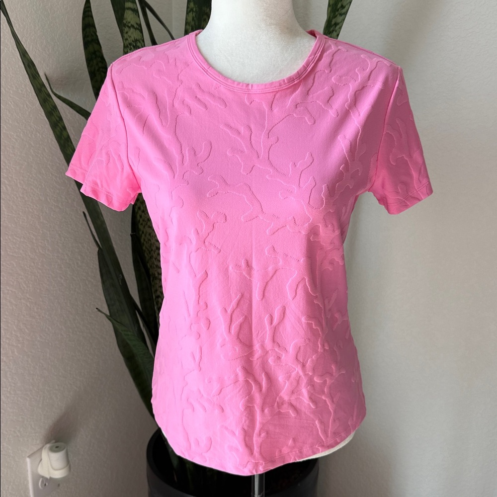J Mclaughlin Signature Stretch Pink Embossed T-Shirt Size L - Picture 1 of 12